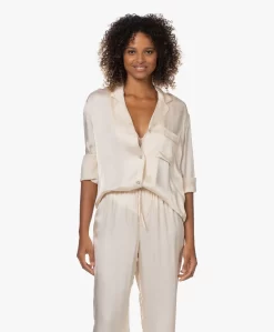 Love Stories Blue Moon Satijnen Seersucker Pyjama Blouse - Off-White -Kleding Series Winkel 220830 377ccc02 3ebc 4d17 9629 1285f605ed8b scaled