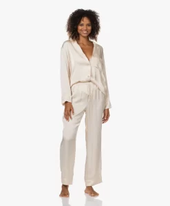 Love Stories Blue Moon Satijnen Seersucker Pyjama Blouse - Off-White -Kleding Series Winkel 220830 5c660f5f c703 4185 a800 327dc831ff2f scaled