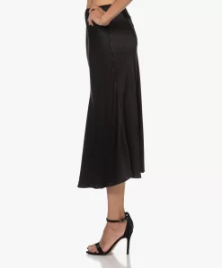Resort Finest Frivo Satijnen Midi Rok - Zwart -Kleding Series Winkel 220908 5f008f04 c51c 4901 a7b2 4d99531b314a scaled
