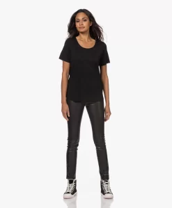 Repeat Jersey Lyocell Mix T-Shirt - Zwart -Kleding Series Winkel 221004 b563ee7a 0a6f 4218 82ea a5fcb372ec18 scaled