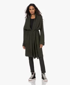 Repeat Jersey Lyocell Mix T-Shirt - Zwart -Kleding Series Winkel 221004 b6fef3b3 dd5b 41ab bc4d a8bac5044b40 scaled