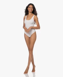 Wolford Ribjersey String Body - Pearl -Kleding Series Winkel 221025 62cff7f4 61cb 41c3 85ca 442fecfaf01b scaled