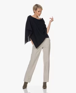 Sibin/Linnebjerg Paris Merino Poncho - Navy -Kleding Series Winkel 221101 78a6bb98 5eda 49c4 a17d 639baf217e0b scaled