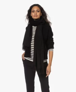 Filippa K Cashmere Blend Sjaal - Zwart 24 Filippa K Cashmere Blend Sjaal - Zwart -Kleding Series Winkel 221108 3bff486e ccb4 470e ab6b 1fa0c3df84e3 scaled