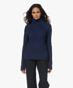 Drykorn Arwen Ribgebreide Coltrui - Navy -Kleding Series Winkel 221116 62a76a6f 281f 448c 9dea 54aa3a8238d1 scaled