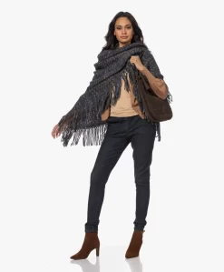 Manos Del Uruguay Merino Wolmix Poncho - Donkerblauw/Bruin/Grijs 17 Manos Del Uruguay Merino Wolmix Poncho - Donkerblauw/Bruin/Grijs -Kleding Series Winkel 221122 e6745f44 c285 47a4 9db3 008067014ed3 scaled