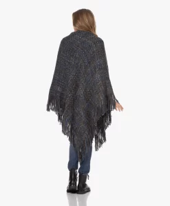 Manos Del Uruguay Merino Wolmix Poncho - Donkerblauw/Bruin/Grijs 16 Manos Del Uruguay Merino Wolmix Poncho - Donkerblauw/Bruin/Grijs -Kleding Series Winkel 221124 f6cb662f c2d8 4527 b678 d156e2a0a5ec scaled