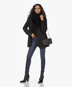 Drykorn Abadi Wollen Sjaal - Zwart -Kleding Series Winkel 221130 f429cfb0 0e47 404d af97 cc68d018077c scaled