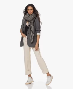 Zadig & Voltaire Glenn Jacquard Logoprint Lurex Sjaal - Street -Kleding Series Winkel 221205 349ba09c 711c 4066 a7ea 21defb76ea05 scaled