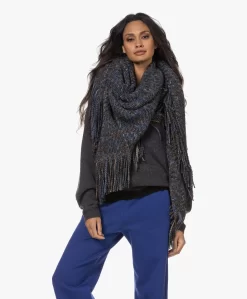 Manos Del Uruguay Merino Wolmix Poncho - Donkerblauw/Bruin/Grijs 20 Manos Del Uruguay Merino Wolmix Poncho - Donkerblauw/Bruin/Grijs -Kleding Series Winkel 221207 7b105880 ca4b 4294 a2a0 cce2988c61b4 scaled