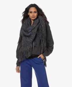 Manos Del Uruguay Merino Wolmix Poncho - Donkerblauw/Bruin/Grijs 15 Manos Del Uruguay Merino Wolmix Poncho - Donkerblauw/Bruin/Grijs -Kleding Series Winkel 221207 c97d092c c1a5 4345 a395 3679d1fc3b79 scaled