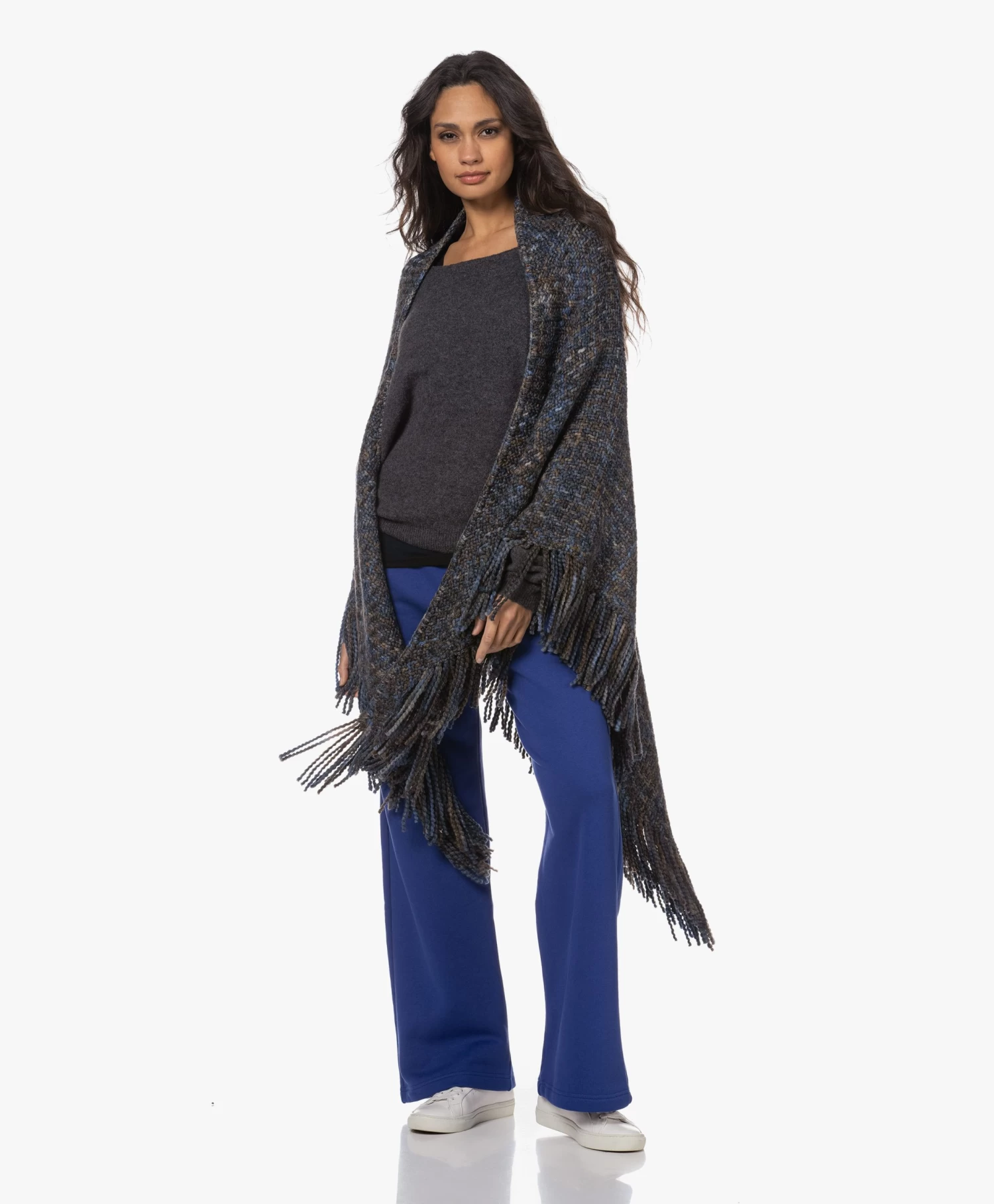 Manos Del Uruguay Merino Wolmix Poncho - Donkerblauw/Bruin/Grijs 6 Manos Del Uruguay Merino Wolmix Poncho - Donkerblauw/Bruin/Grijs - Afbeelding 6