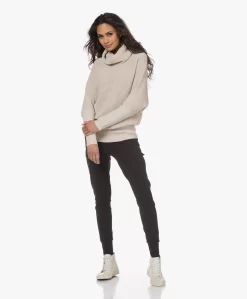 Sibin/Linnebjerg Tut Trui Met Gedrapeerde Col - Kit -Kleding Series Winkel 230110 065fd8ef 7176 4f20 a500 f4e9709bf500 scaled