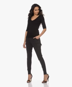 Majestic Filatures Superwashed V-Hals T-Shirt Met Driekwart Mouwen - Zwart -Kleding Series Winkel 230110 1a2dd845 37d6 4f75 af51 4e41ee694fb6 scaled