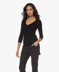 Majestic Filatures Superwashed V-Hals T-Shirt Met Driekwart Mouwen - Zwart -Kleding Series Winkel 230110 6c7386c7 a33f 492b a87b f504f4bae150 scaled