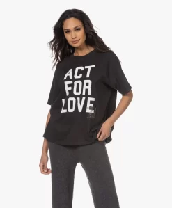 Zadig & Voltaire Brooxs Act For Love Oversized T-Shirt - Off-Black -Kleding Series Winkel 230110 9a351daf 80fe 42d0 af77 cd8c8a639169 scaled