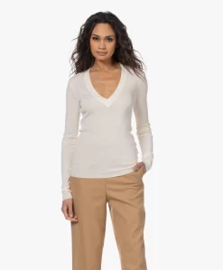 Iro Amatillo Katoen-Modal V-Hals Longsleeve - Ecru -Kleding Series Winkel 230112 d39f734a 3c60 46d7 a3fd 66ea94e40eff scaled