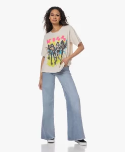 Daydreamer Kiss Destroyer Merch T-Shirt - Dirty White -Kleding Series Winkel 230118 01b73ba1 a7a8 418e 9ce9 fca57c9f31d9 scaled