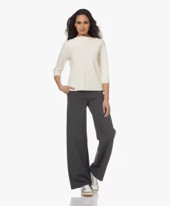 Studio .Ruig Thekla Tech Jersey Boothals T-Shirt - Crème -Kleding Series Winkel 230125 5e3e6a86 959a 44a7 94c1 79f81e7c9362 scaled