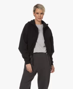 Iro Oritta Cropped Hoodie Sweatvest - Zwart -Kleding Series Winkel 230130 14d9c21e 9d88 42a8 a8f8 87070d4e8892 scaled