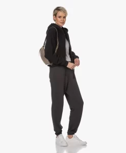 Iro Oritta Cropped Hoodie Sweatvest - Zwart -Kleding Series Winkel 230130 a99998ed 32c6 47f3 95b7 01a9539a0be9 scaled