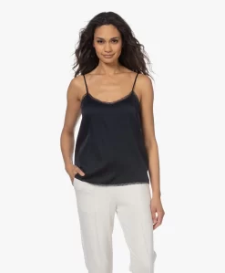 Repeat Zijden Top Met Kant - Navy -Kleding Series Winkel 230202 8b0a69c8 e82f 42b8 aa45 7896bbaccaca scaled