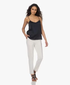 Repeat Zijden Top Met Kant - Navy -Kleding Series Winkel 230202 af9fa57e 989f 4ddc b12b 2d43d6b94bbd scaled