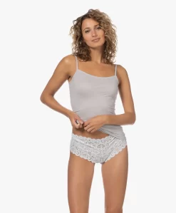 Hanro Ultralight Katoenen Spaghetti Top - Silvery Grey 24 Hanro Ultralight Katoenen Spaghetti Top - Silvery Grey -Kleding Series Winkel 230210 1b88da7a d424 448d 9a1d 63564399edb0 scaled