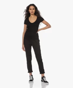 Majestic Filatures Soft Touch V-Hals T-Shirt - Zwart -Kleding Series Winkel 230213 008a1767 6291 4e0b a661 8cbfe4e7bdae scaled