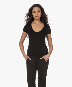 Majestic Filatures Soft Touch V-Hals T-Shirt - Zwart -Kleding Series Winkel 230213 acdd973a 56a5 492d bf7c f9abb9e1244e scaled