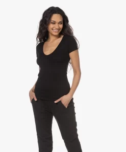 Majestic Filatures Soft Touch V-Hals T-Shirt - Zwart -Kleding Series Winkel 230213 ffc29a8e c20e 49bc b45f 8532cd75c566 scaled