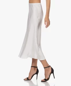 Resort Finest Frivo Satijnen Midi Rok - Ecru -Kleding Series Winkel 230220 f35d997b ada2 4185 bf99 267e8b84c856 scaled