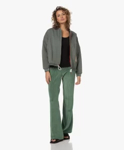 Baindoux Sunset Reversible Bomberjack - Olive 18 Baindoux Sunset Reversible Bomberjack - Olive -Kleding Series Winkel 230301 08c06525 1d12 4674 8c8e 80bbbbb95051 scaled