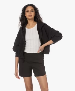 Iro Oritta Cropped Hoodie Sweatvest - Zwart -Kleding Series Winkel 230308 cfc9cd0d daee 4982 8756 2620eded0f4c scaled