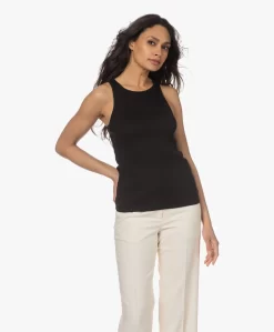 By Malene Birger Amani Rib Tanktop - Zwart -Kleding Series Winkel 230313 97eb2631 b28a 4f9f 9740 5e9bcd4cb328 scaled