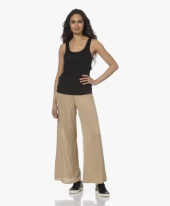 By Malene Birger Tamile Gebreide Linnen Broek - Sesame -Kleding Series Winkel 230314 2fef66ab 586c 4ecc 9127 9324d0565970 scaled