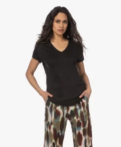 Gai+Lisva Simone Linnen V-Hals T-Shirt - Zwart -Kleding Series Winkel 230320 dcde1760 56ff 4e5d 8f9d a7c92ba36f05 scaled