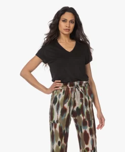 Gai+Lisva Simone Linnen V-Hals T-Shirt - Zwart -Kleding Series Winkel 230320 ffa2b35e bea4 4f19 86d8 576629fceeed scaled