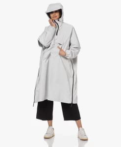 Maium Waterdichte Poncho - Whisper White -Kleding Series Winkel 230328 772911d6 4519 4445 bbd1 fa200e8254e0 scaled
