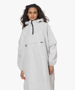 Maium Waterdichte Poncho - Whisper White -Kleding Series Winkel 230328 fbb46d56 e056 4fd0 812a f7aef32fde48 scaled
