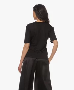 By Malene Birger Amaringa Lyocell En Linnen T-Shirt - Zwart -Kleding Series Winkel 230404 82ffcde4 297c 4700 ae8c c043945198dc scaled