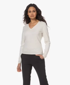 Resort Finest Via V-Hals Pullover - Ecru -Kleding Series Winkel 230411 672f85ee 372a 480c 8bdc bc47629495d7 scaled