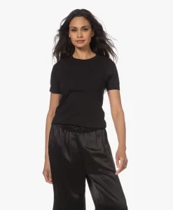 Viveh Esme Interlock Jersey T-Shirt - Zwart -Kleding Series Winkel 230412 235caa88 ab30 4379 bfc2 0d0cae25e6f7 scaled