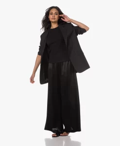 Viveh Esme Interlock Jersey T-Shirt - Zwart -Kleding Series Winkel 230412 f43a6adc 494b 4cdf a2e7 3d1875b355c9 scaled