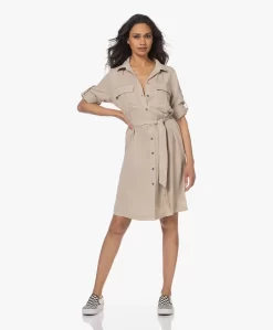 Plein Publique La Chris Tencel Blousejurk - Light Sand -Kleding Series Winkel 230418 b09b41c8 5a72 42bb adcb 6c0925f623ef scaled