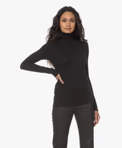 Vince Essential Pima Katoenen Colshirt - Zwart -Kleding Series Winkel 230424 9f7db0e6 1538 4a69 b50d 3b0a7a7687e3 scaled