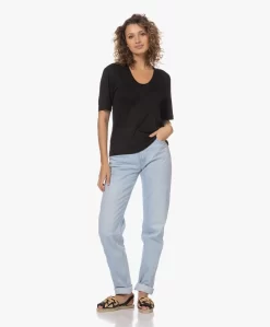 By Malene Birger Amaringa Lyocell En Linnen T-Shirt - Zwart -Kleding Series Winkel 230510 3b27ac66 919f 49b3 a0ba 2832a4cee2f2 scaled
