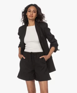 By Malene Birger Porter Getailleerde Blazer - Zwart -Kleding Series Winkel 230516 12a8f5cb 8bbf 42e6 a27f 417eafb5c50e scaled