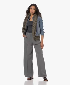 By Malene Birger Lorettas Gestreepte Wollen Sjaal - Zwart/Beige -Kleding Series Winkel 230516 634c957f 78f6 47f8 87f3 f461217dc0da scaled