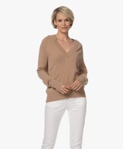 Equipment Madalene Cashmere V-Hals Trui - Camel -Kleding Series Winkel 230523 18c42fe2 844f 4f42 a1d1 c225e31fe565 scaled